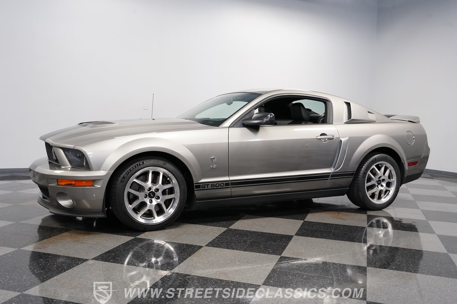 Used 2009 Ford Mustang Shelby GT500 RWD image 7