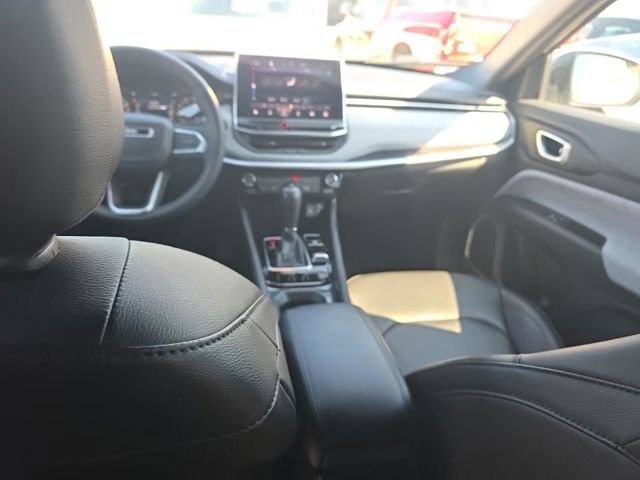 Used 2023 Jeep Compass Latitude AWD/4WD image 7