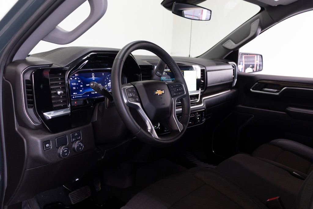 Used 2025 Chevrolet Silverado 1500 LT image 18