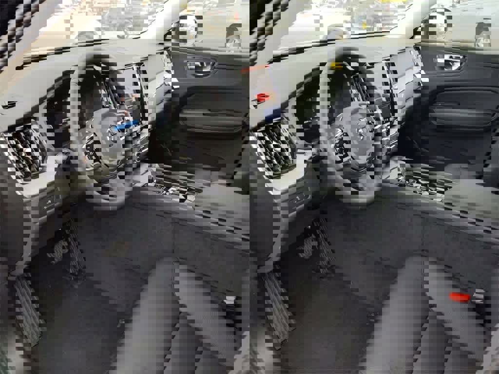 Used 2025 Volvo XC60 T8 Plus w/ Protection Package Premier image 2