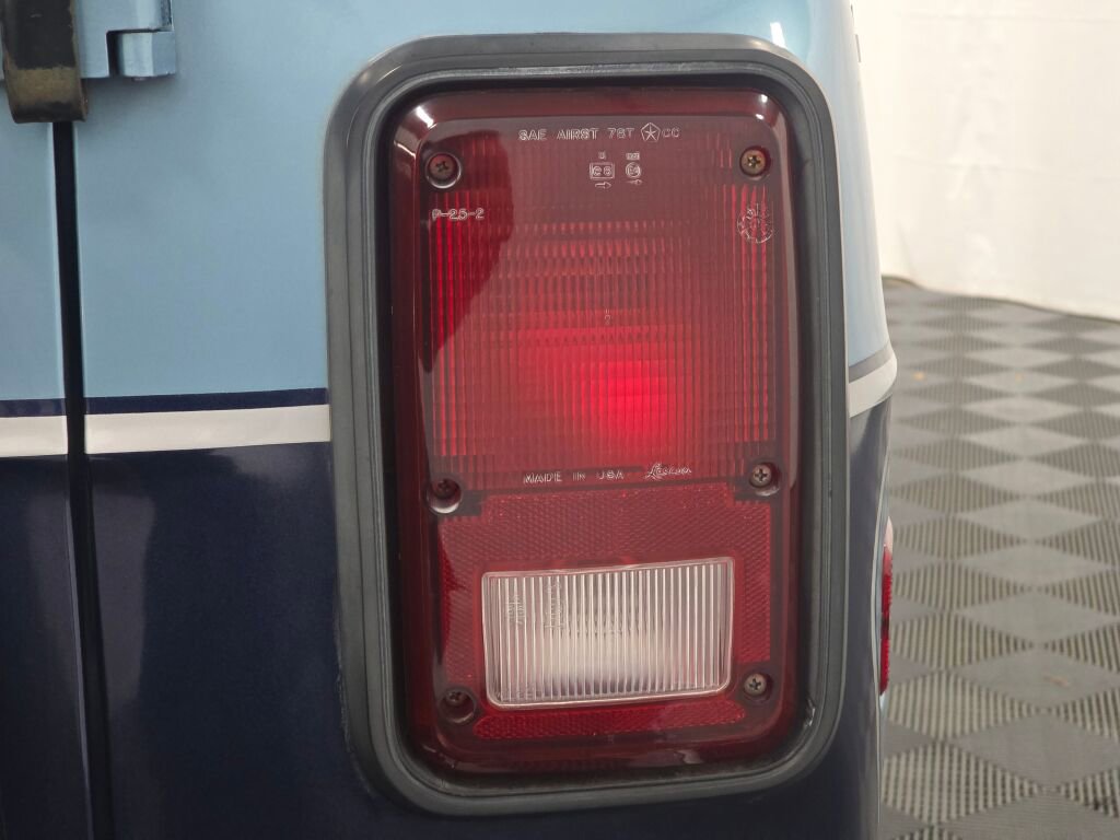 Used 1991 Dodge B2500 image 46