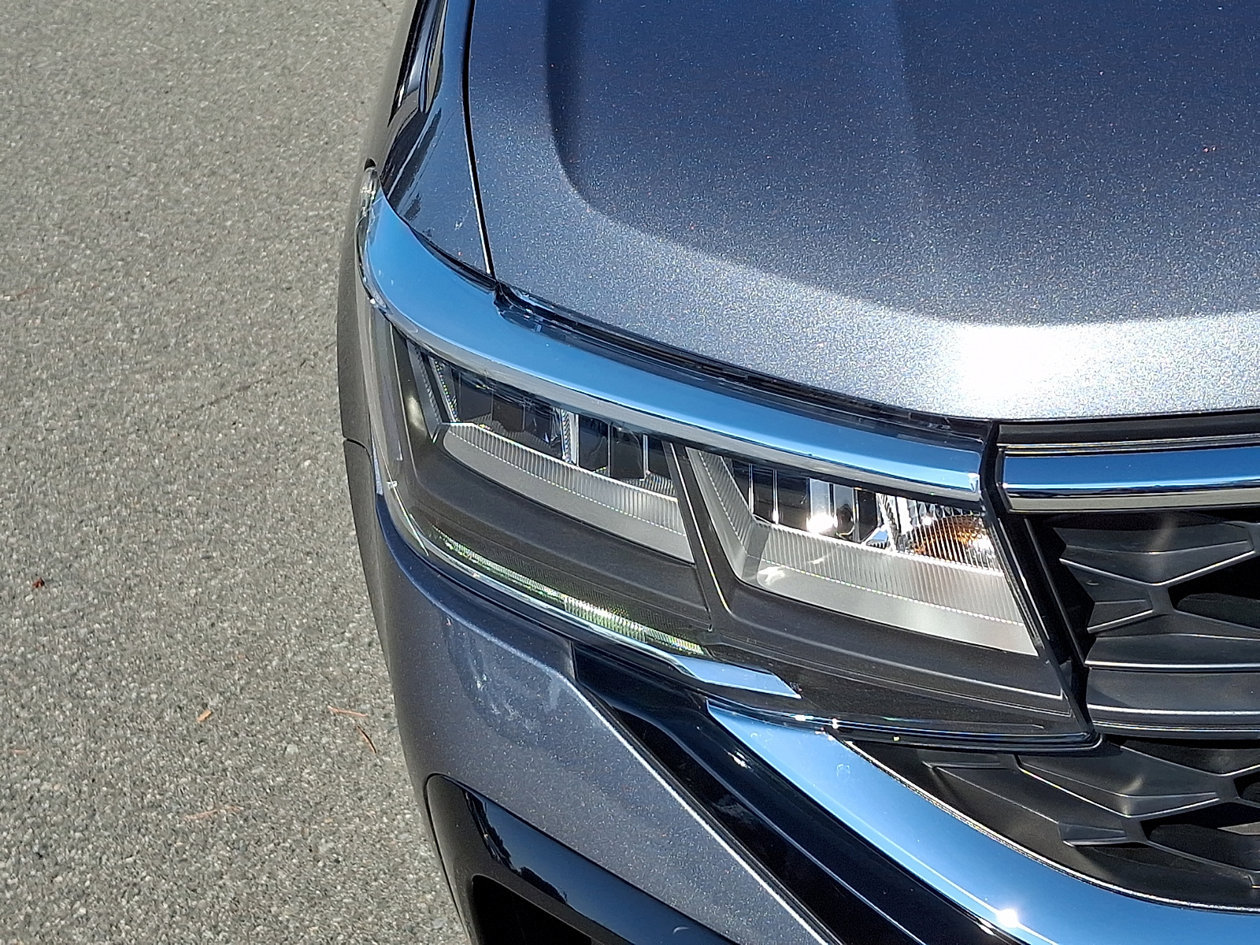 Certified 2023 Volkswagen Taos SE FWD image 9