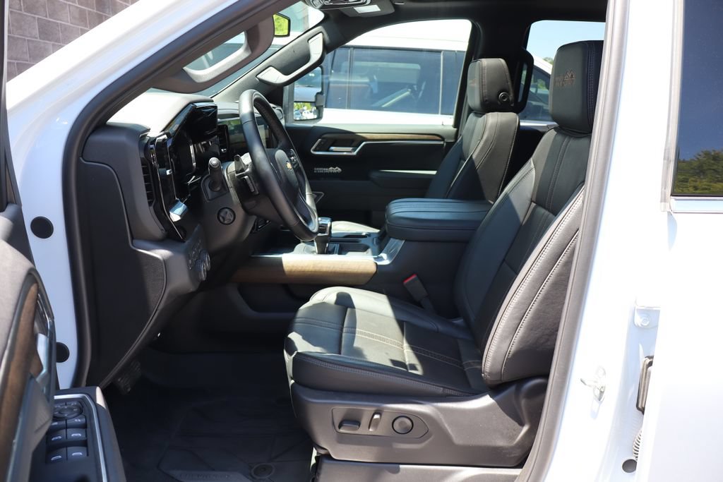 Used 2026 Chevrolet Silverado 1500 High Country w/ High Country Premium Package AWD/4WD image 15