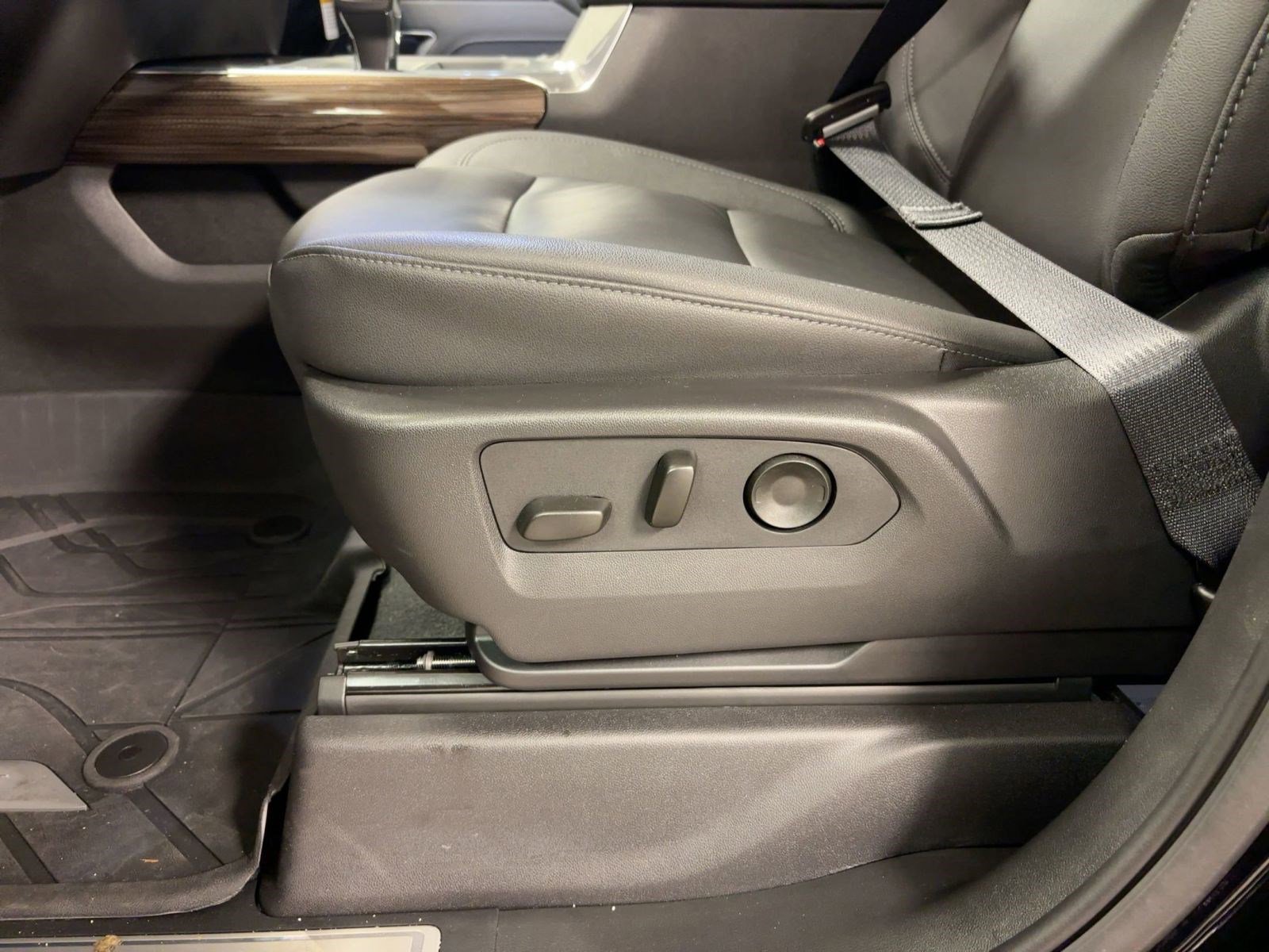 Used 2025 Chevrolet Silverado 1500 RST w/ Convenience Package II image 13