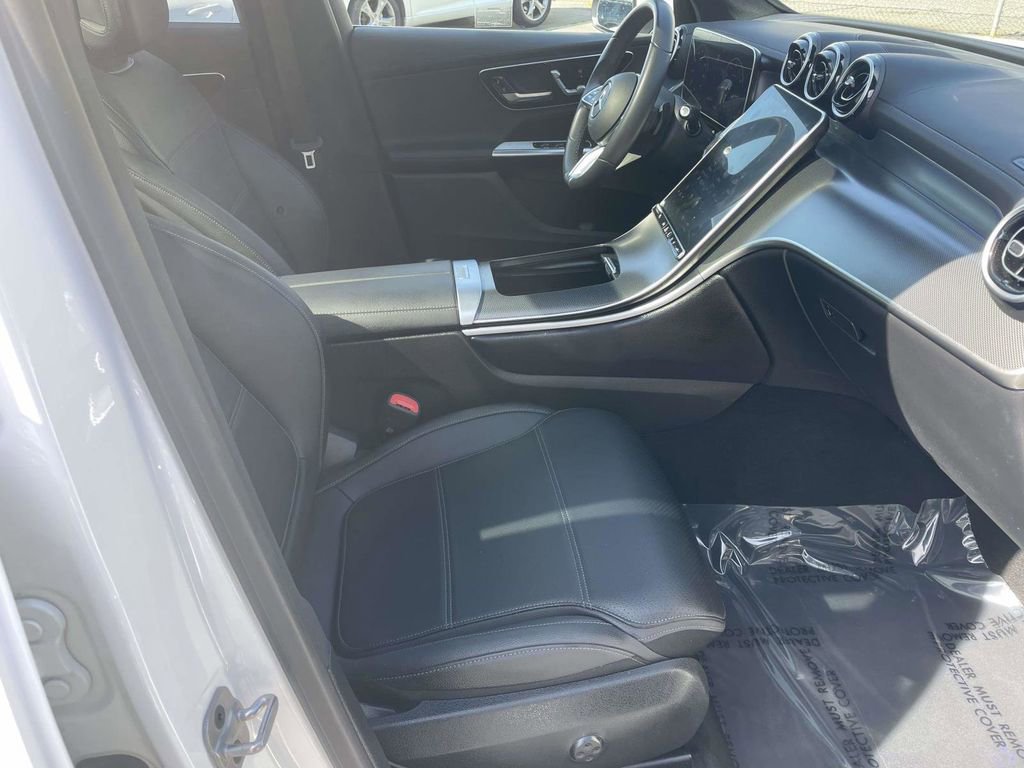 Used 2024 Mercedes-Benz GLC 300 4MATIC image 45