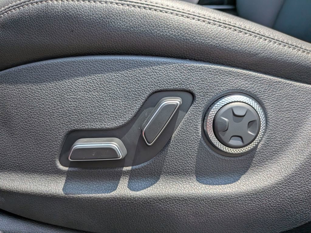 Used 2025 Genesis GV70 2.5T AWD/4WD image 14