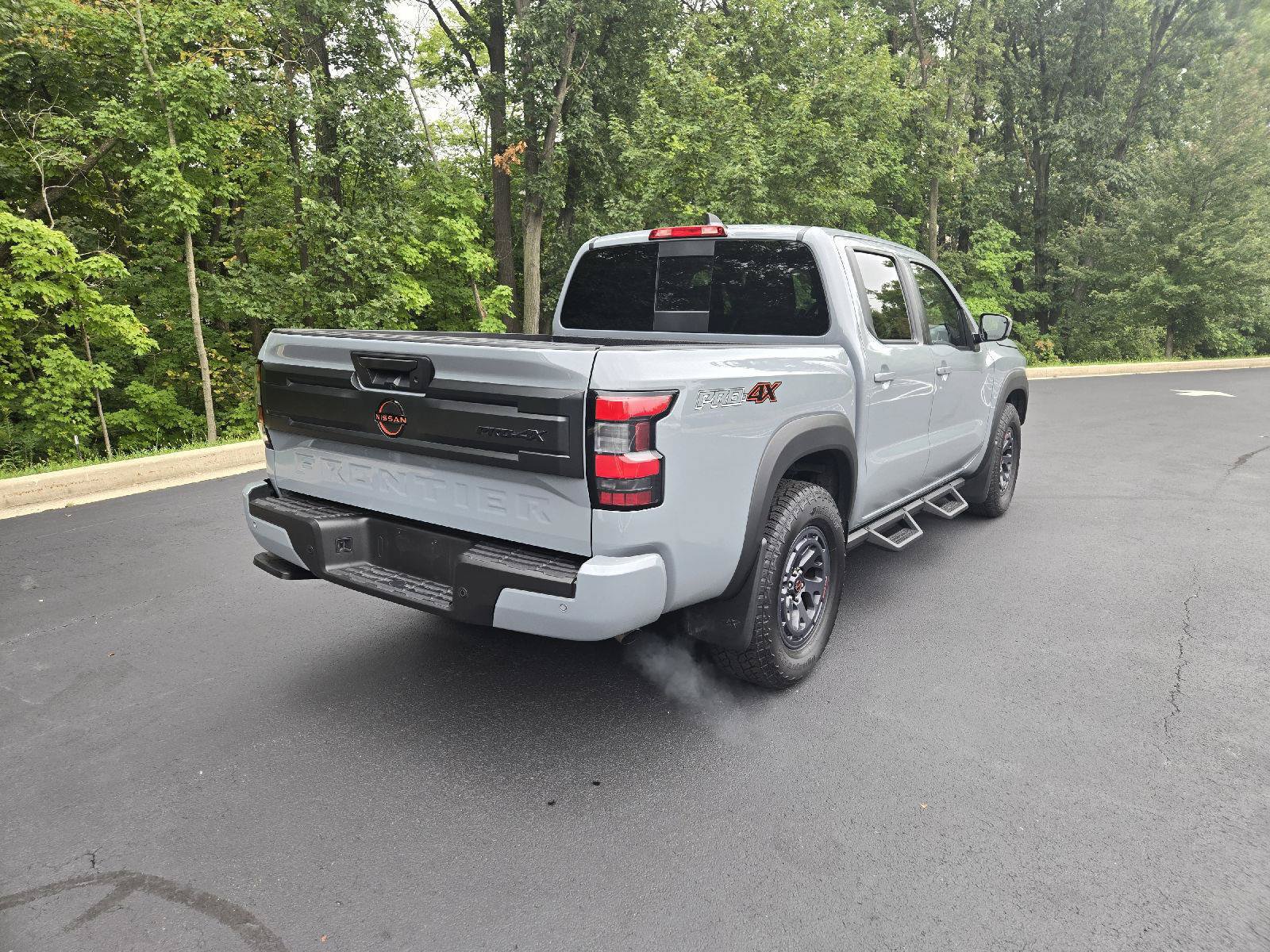 Used 2025 Nissan Frontier PRO-4X AWD/4WD image 3