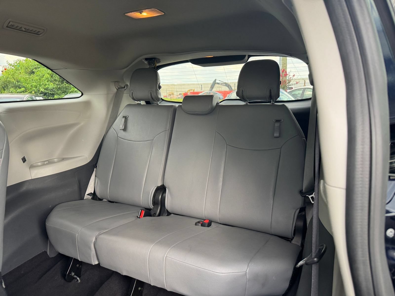 Used 2024 Toyota Sienna XLE FWD image 30