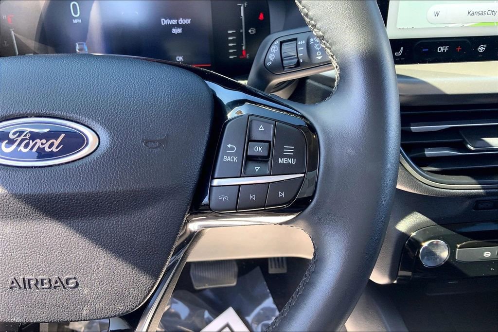 Used 2024 Ford Escape SE image 13