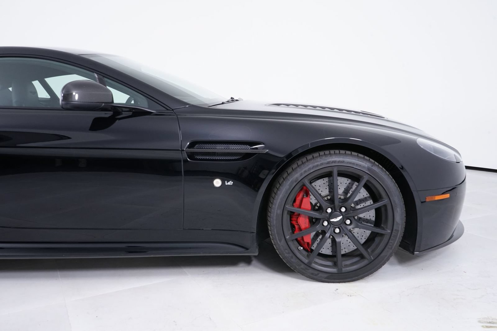 Used 2015 Aston Martin V12 Vantage S RWD image 14