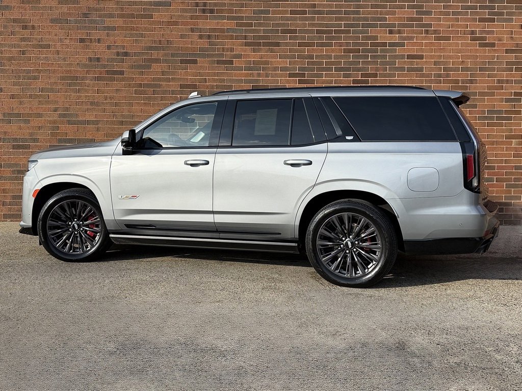 Used 2023 Cadillac Escalade V w/ LPO, ONYX Package image 3