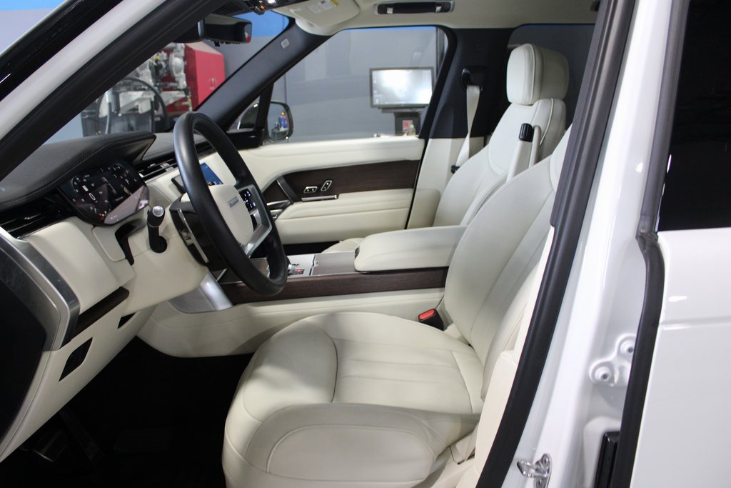 Used 2024 Land Rover Range Rover SE image 13