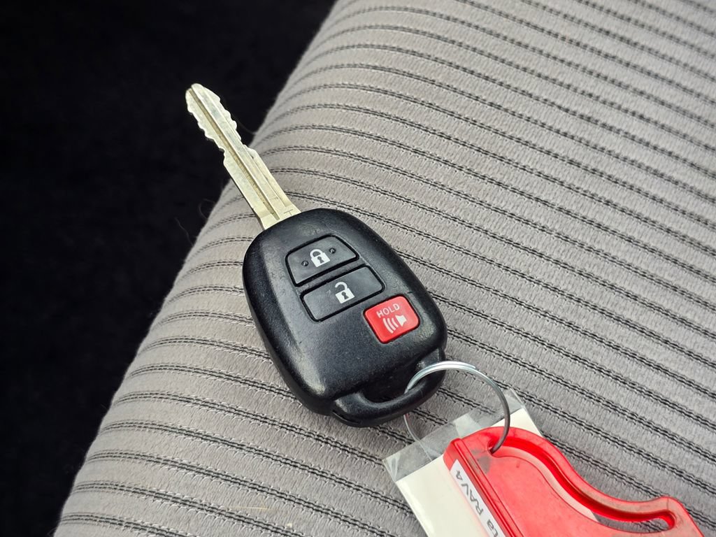 Used 2013 Toyota RAV4 XLE AWD/4WD image 34