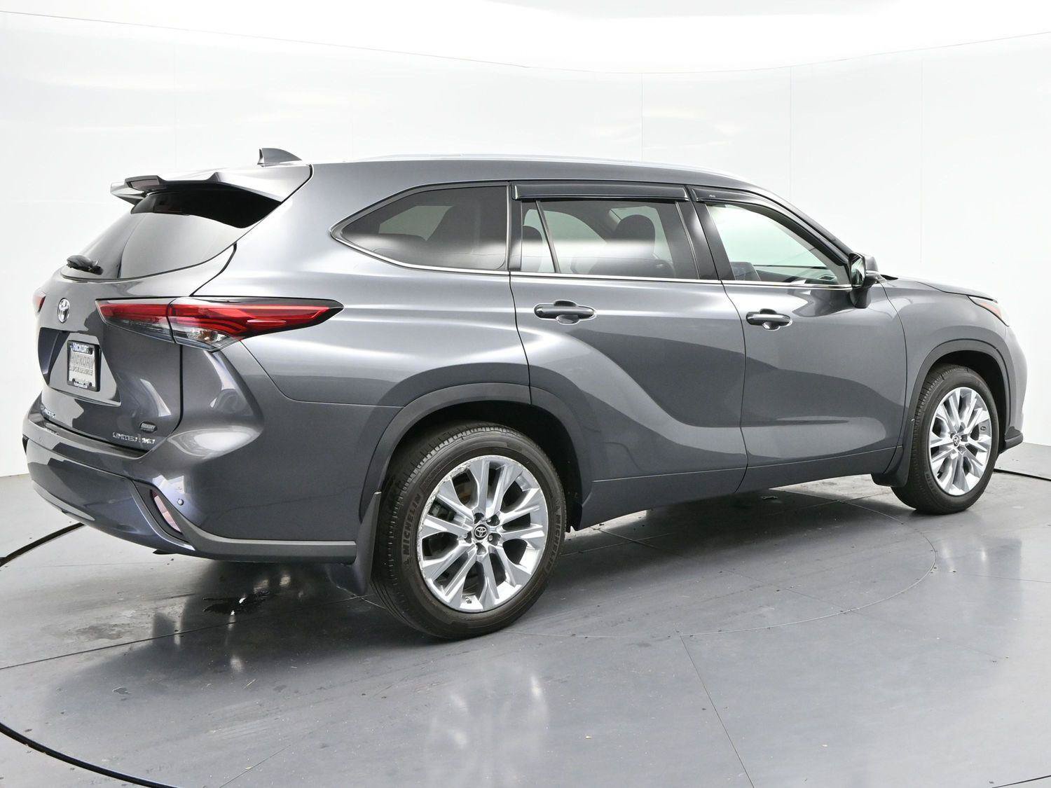Used 2021 Toyota Highlander Limited AWD/4WD image 7