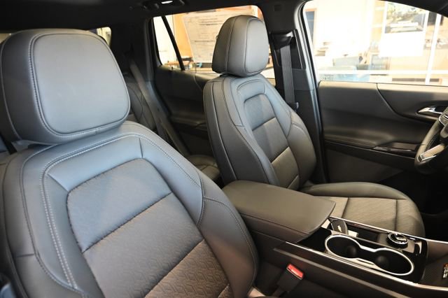 New 2026 Chevrolet Equinox LT w/ Convenience Package II FWD image 8