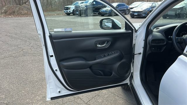 Used 2023 Honda HR-V LX image 8