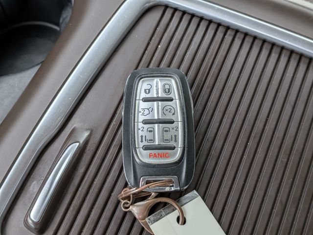 Used 2021 Chrysler Pacifica Touring-L FWD image 32