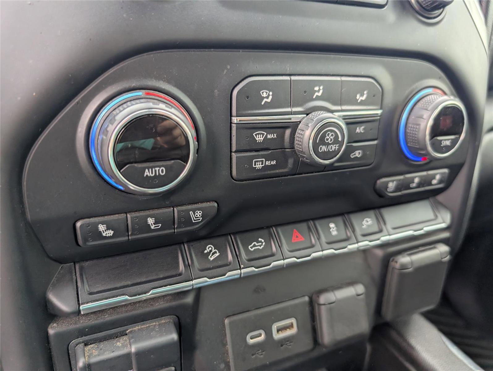 Used 2020 Chevrolet Silverado 2500 LTZ w/ LTZ Convenience Package image 24