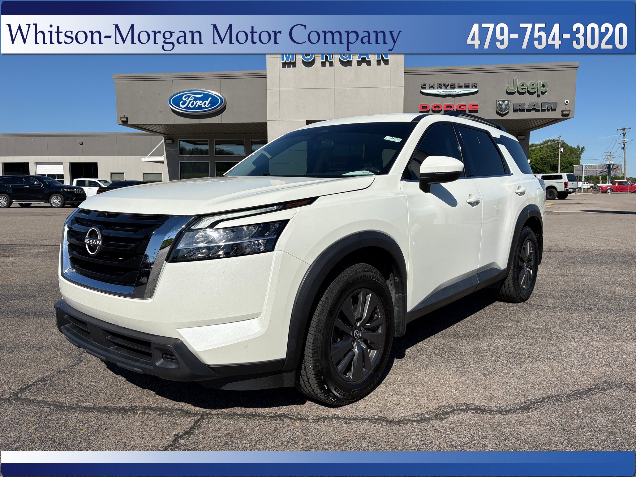 Used 2022 Nissan Pathfinder SV FWD image 1