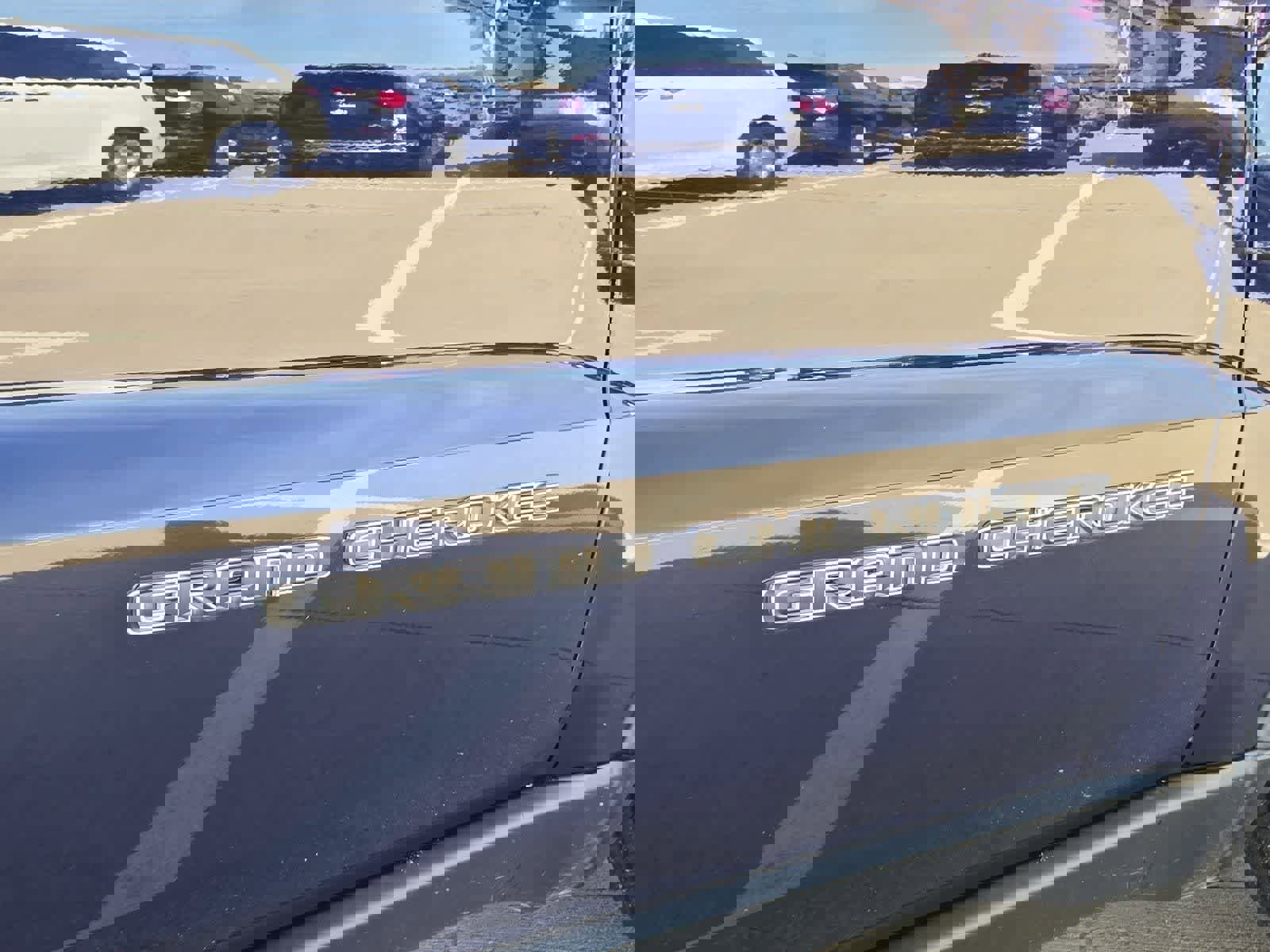 Used 2018 Jeep Grand Cherokee Limited image 12