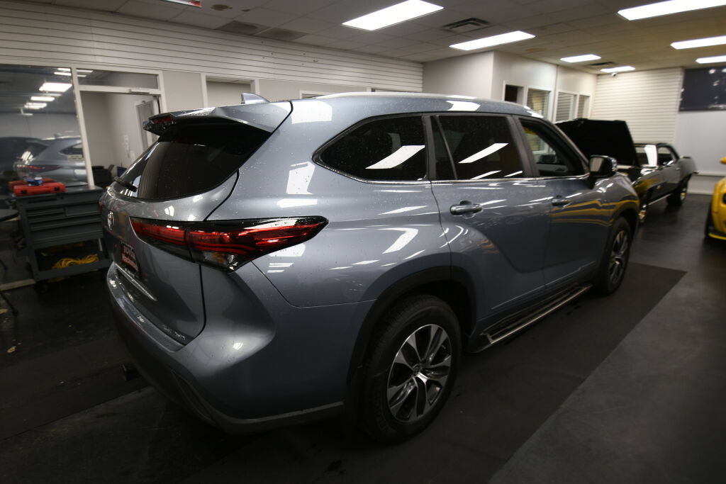 Used 2023 Toyota Highlander XLE AWD/4WD image 7