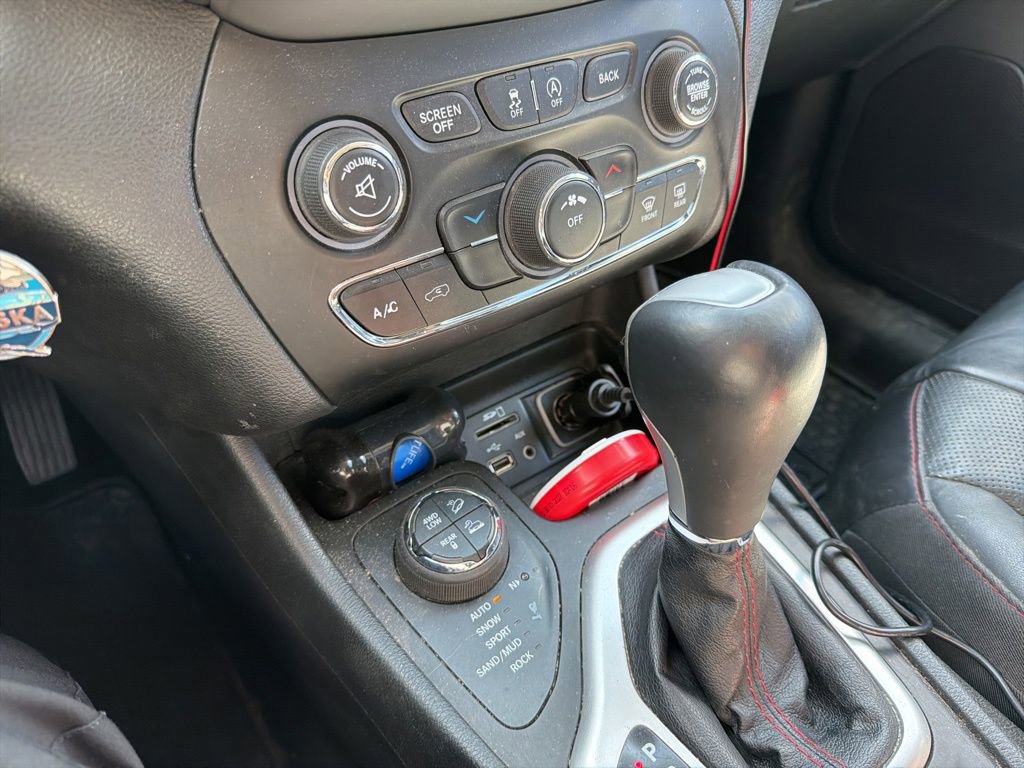 Used 2015 Jeep Cherokee Trailhawk w/ Leather Interior Group image 32