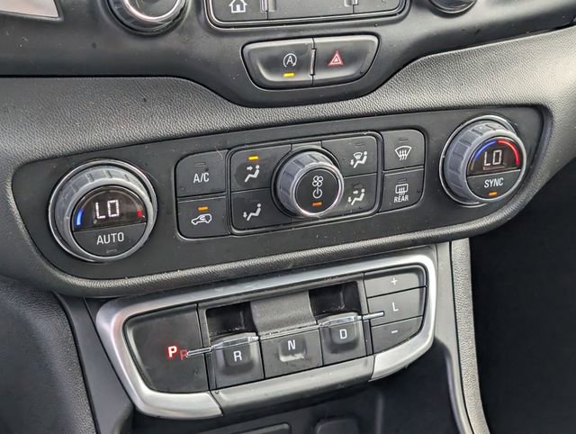 Used 2024 GMC Terrain SLE w/ Driver Convenience Package image 28