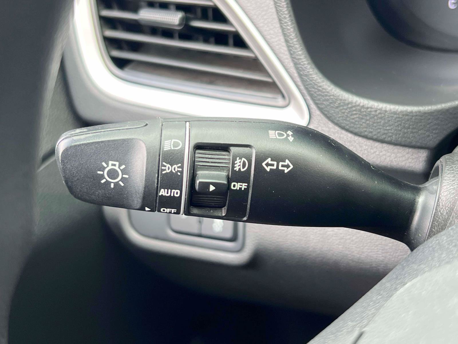 Used 2022 Hyundai Accent SEL FWD image 9