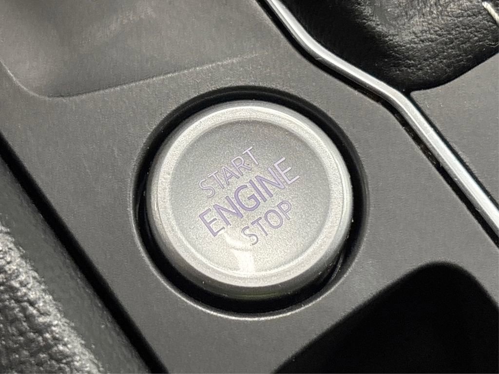 Used 2022 Volkswagen Atlas Cross Sport SE image 31