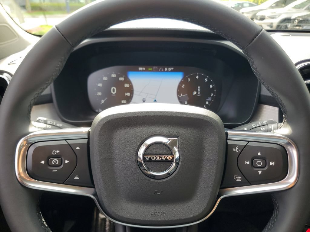Certified 2022 Volvo XC40 T4 Momentum w/ Premium Package FWD image 21