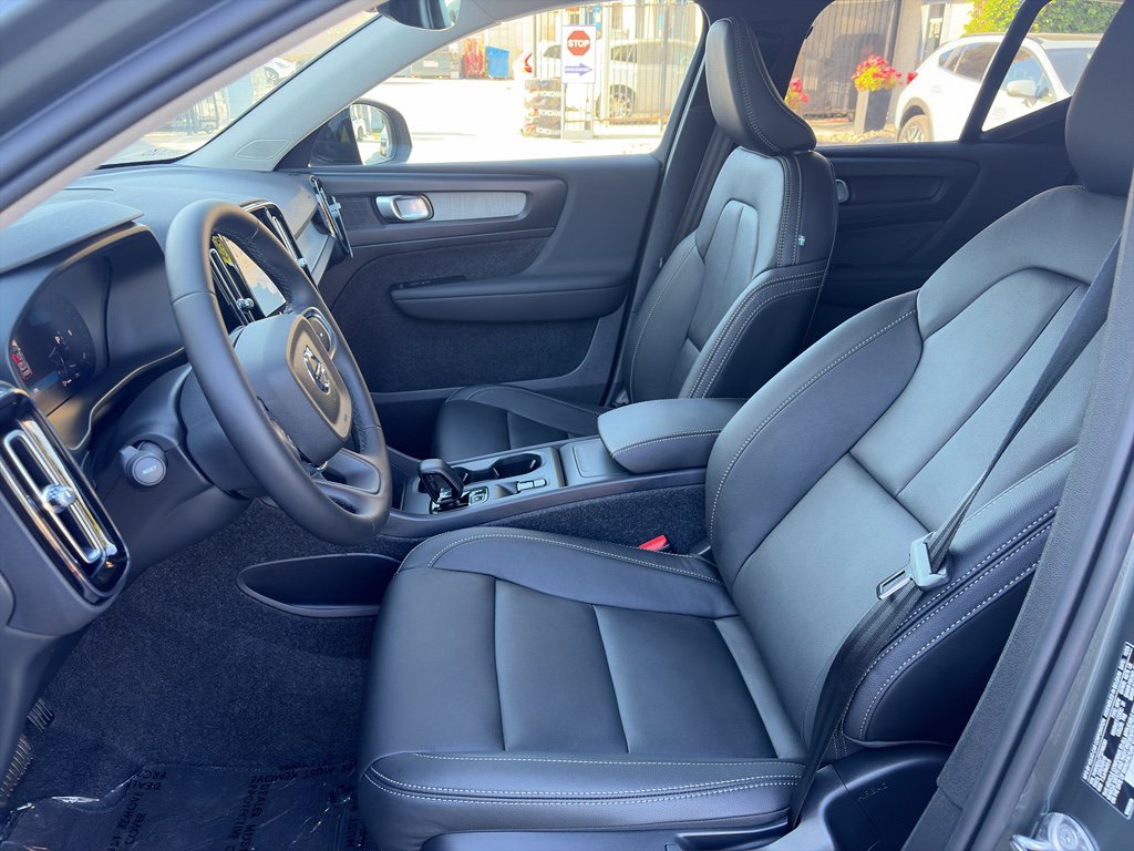 New 2026 Volvo XC40 B4 Core w/ Protection Package image 11