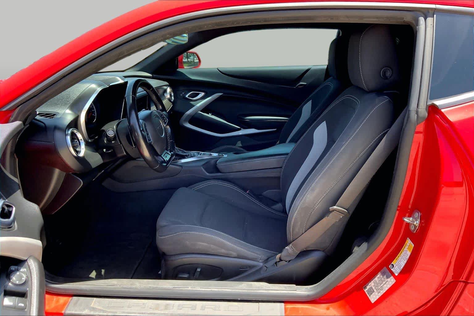 Used 2020 Chevrolet Camaro LT RWD image 7