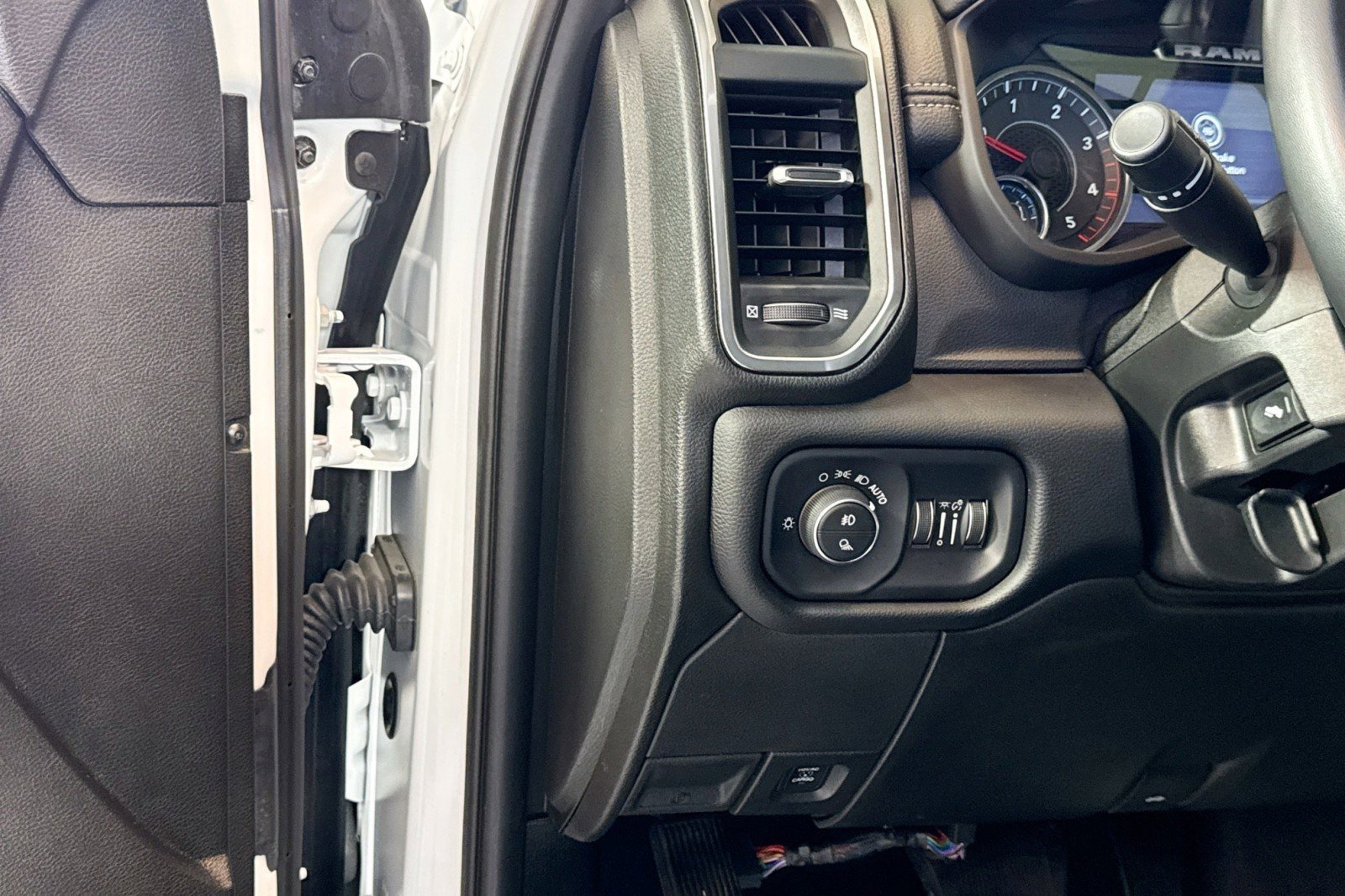 Used 2024 RAM 2500 Laramie AWD/4WD image 9