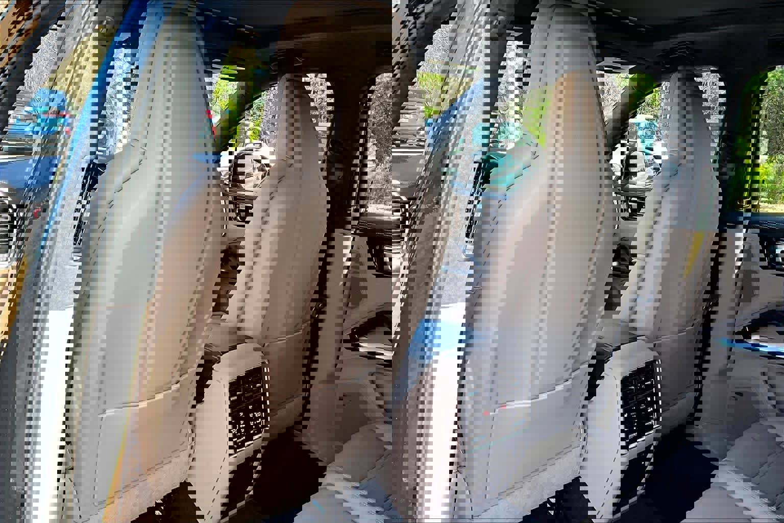 Used 2020 Porsche Cayenne Turbo image 22