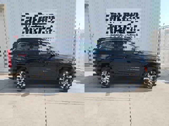 New 2025 Jeep Grand Cherokee Limited w/ Luxury Tech Group II image 13