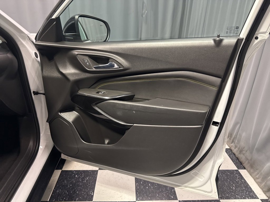 Used 2024 Chevrolet Trax ACTIV w/ Sunroof Package image 15