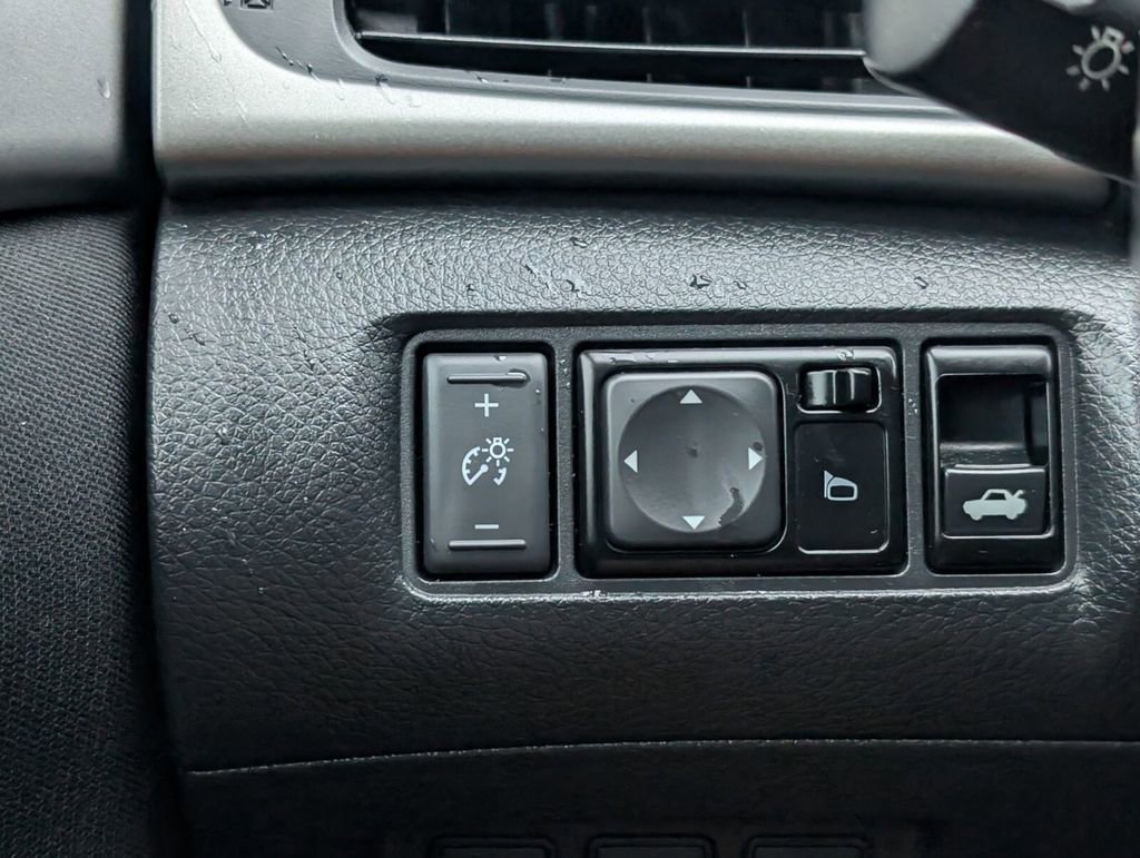Used 2015 Nissan Sentra SV image 26