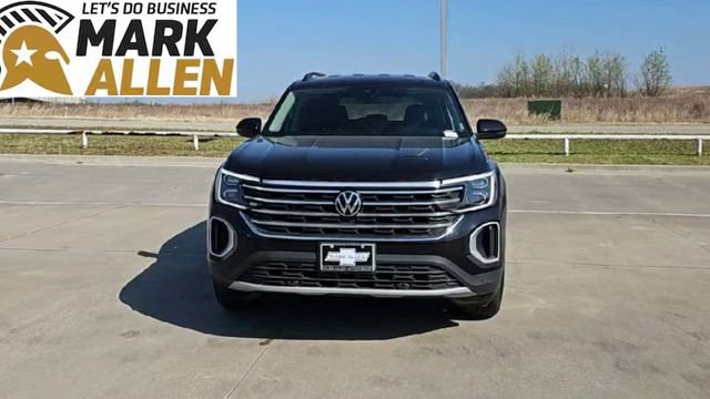 Used 2025 Volkswagen Atlas SE image 3