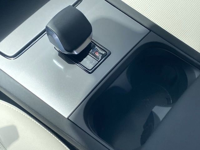 Used 2025 Land Rover Discovery Sport S image 9