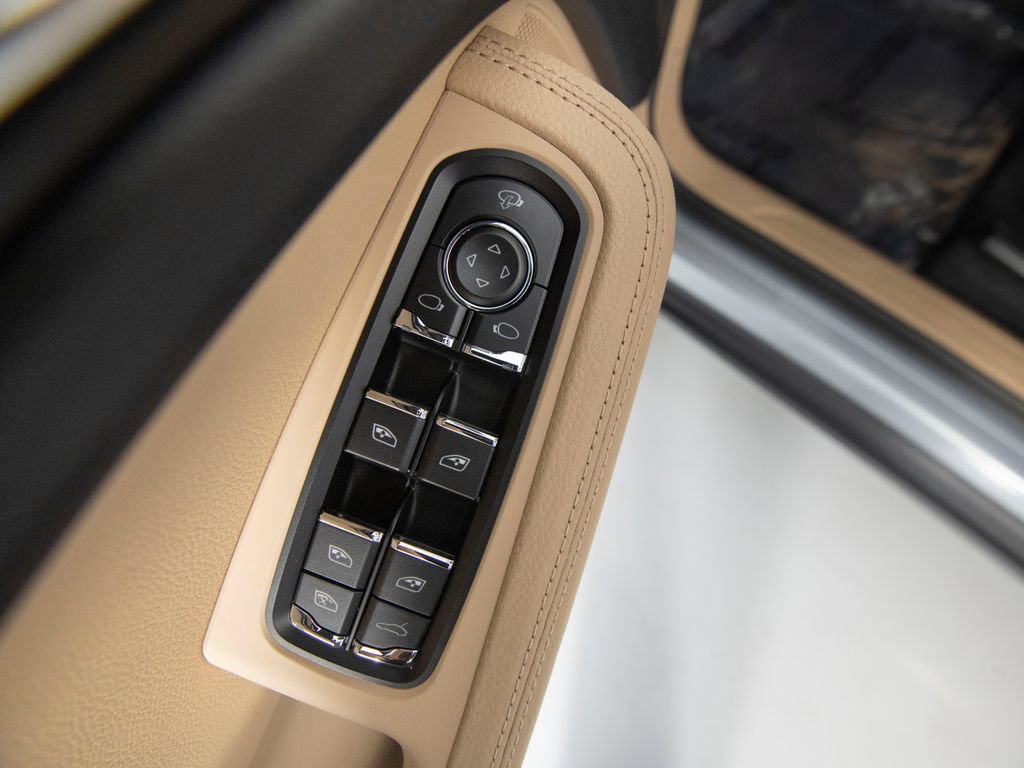 New 2026 Porsche Macan AWD/4WD image 20