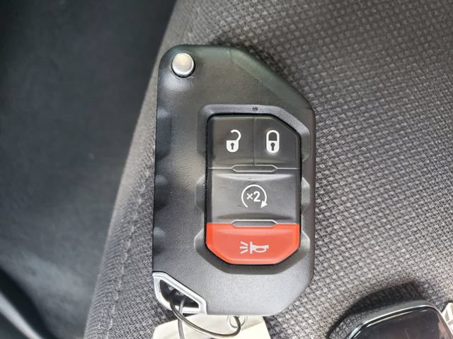 Certified 2022 Jeep Gladiator Sport AWD/4WD image 26