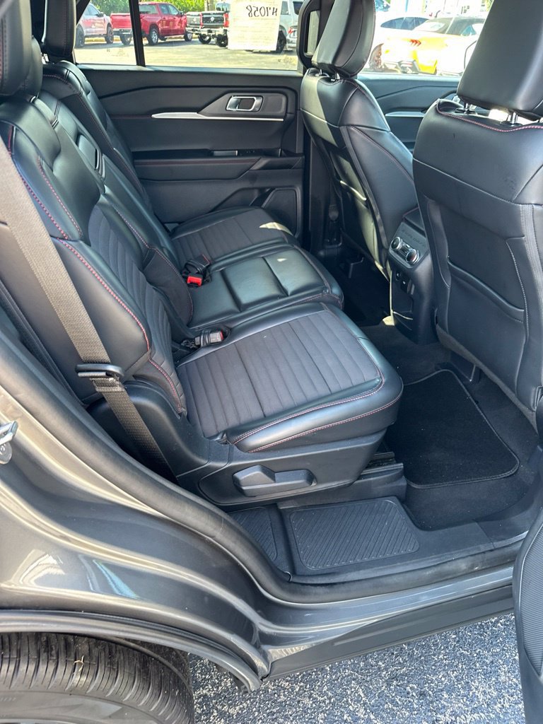 Used 2025 Ford Explorer ST-Line w/ ST-Line Street Pack AWD/4WD image 17