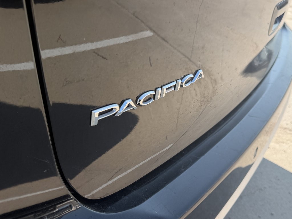 Used 2024 Chrysler Pacifica Touring-L FWD image 39