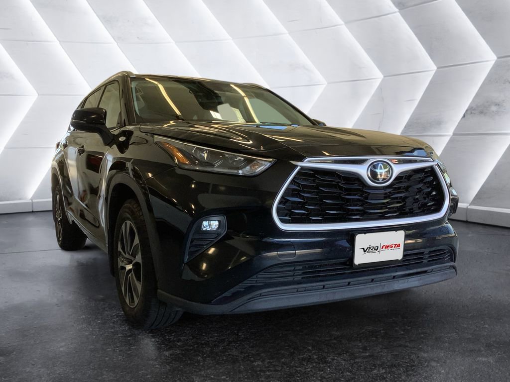 Used 2021 Toyota Highlander XLE image 1
