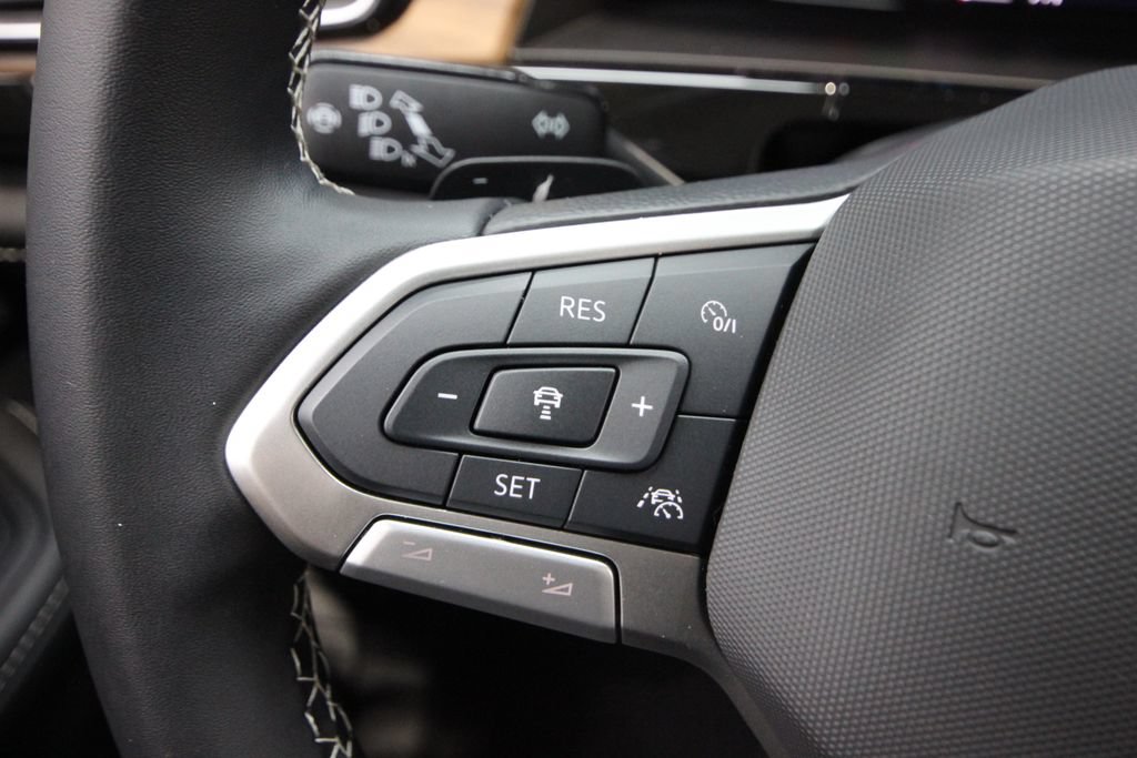 Used 2025 Volkswagen Atlas SE AWD/4WD image 20