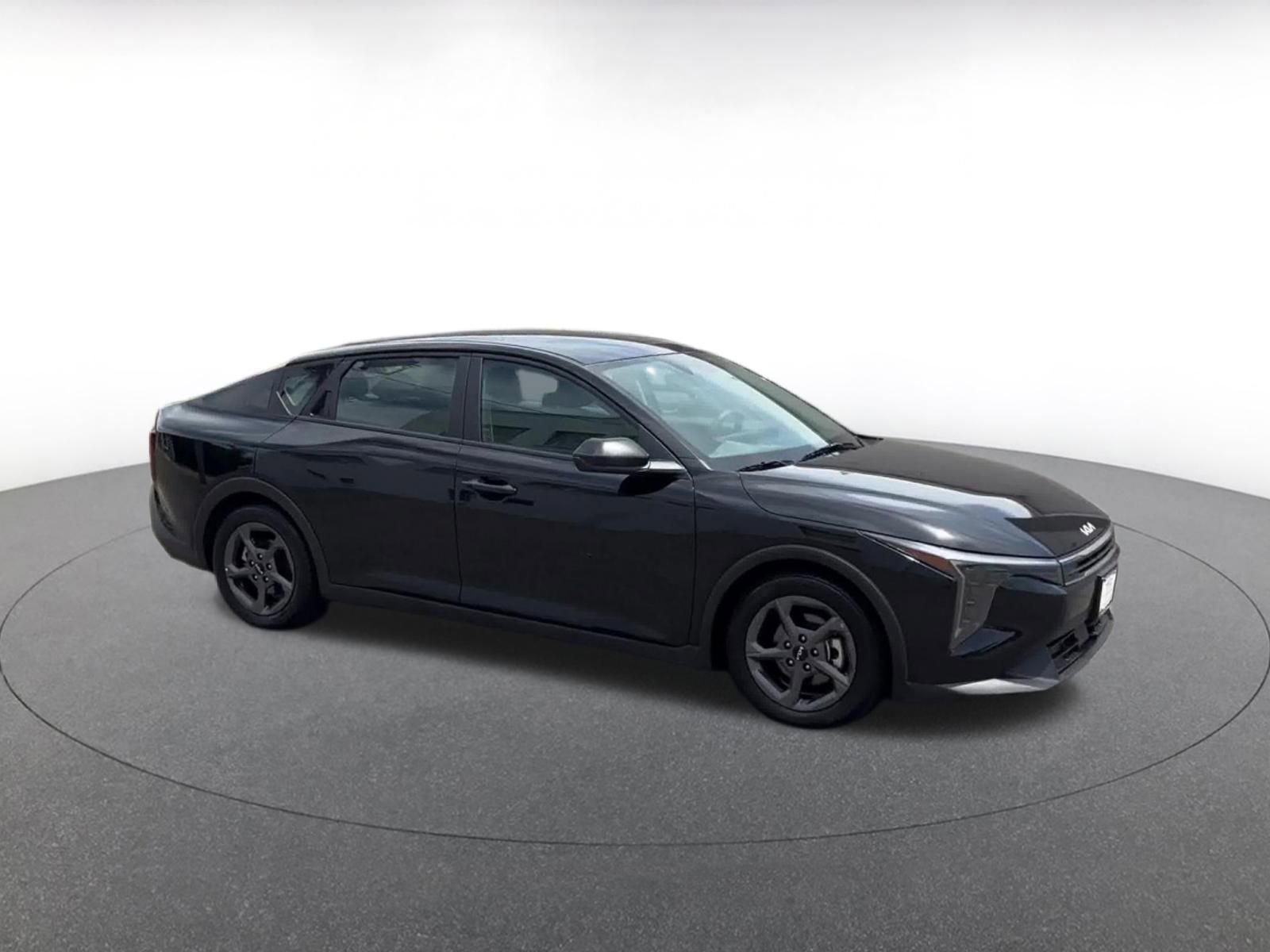 Used 2025 Kia K4 FWD image 2