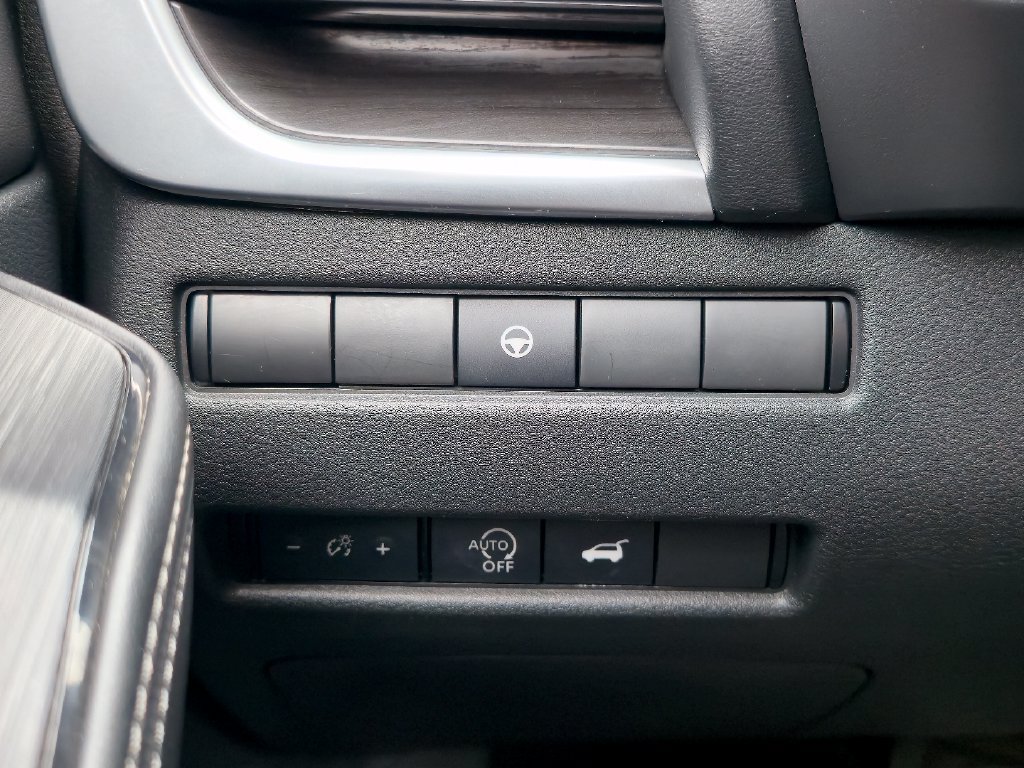 Used 2023 Nissan Rogue Platinum AWD/4WD image 19