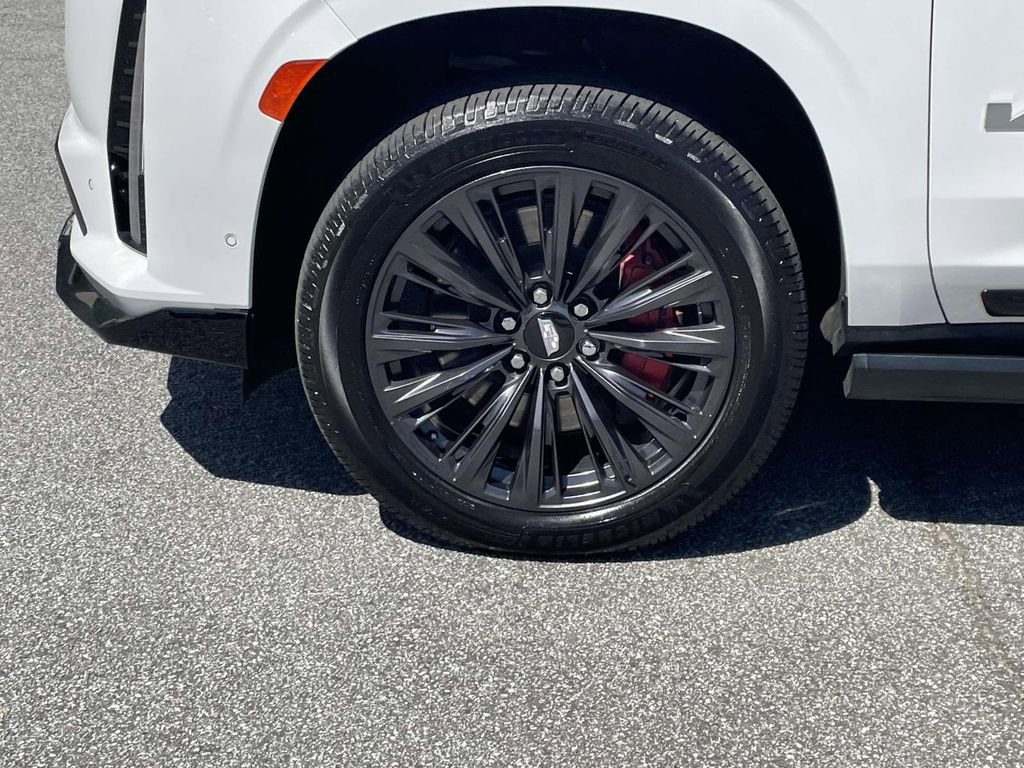 Used 2023 Cadillac Escalade ESV V w/ LPO, ONYX Package AWD/4WD image 9