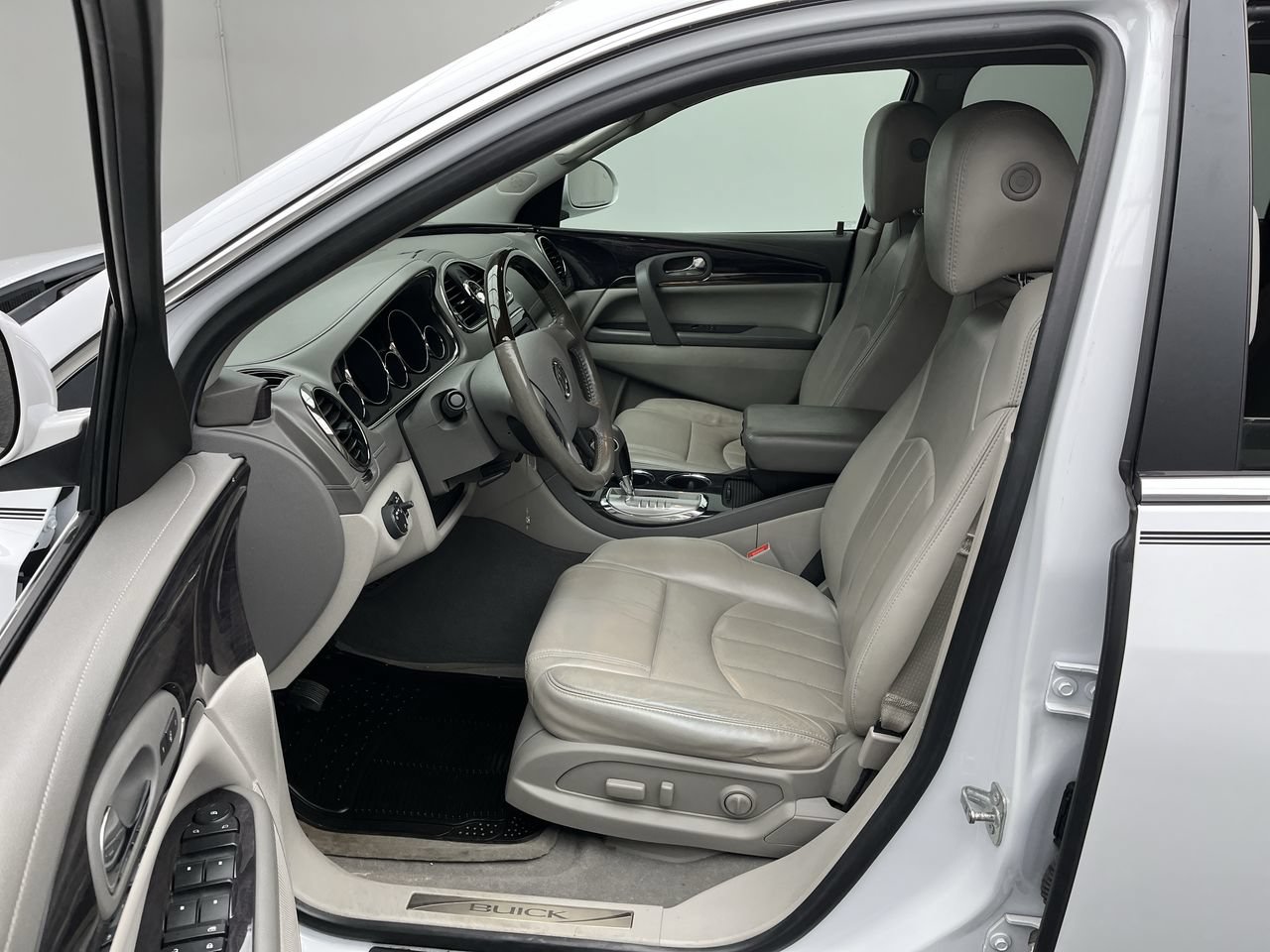 Used 2016 Buick Enclave Leather FWD image 3
