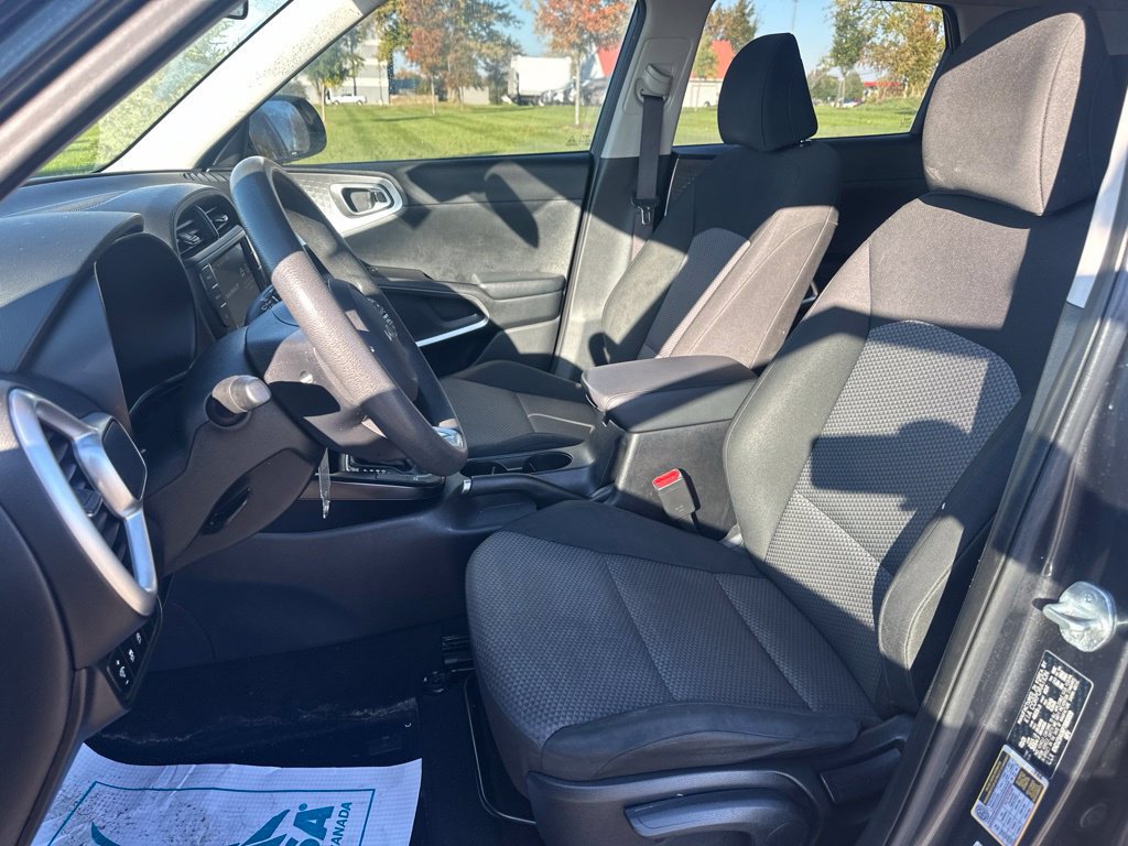 Used 2023 Kia Soul LX FWD image 16